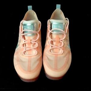 Nike Vapormax “Echo Pink Silver”